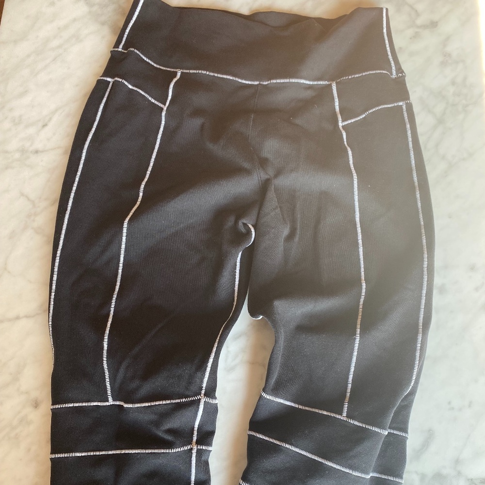 ALO  Black/Bone Guard Piped Leggings M